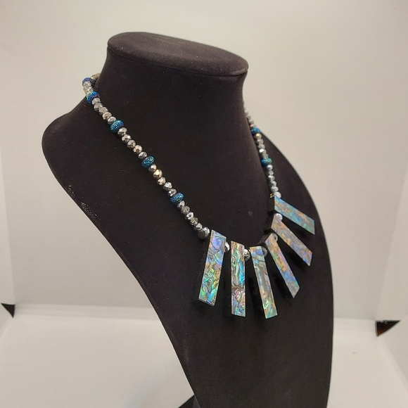 Glass bead necklace with abalone shell - Picture 2 of 6